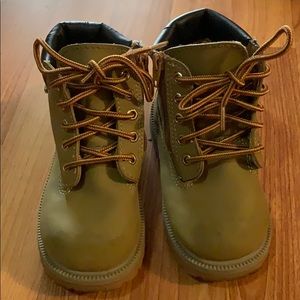 Kids boots waterproof.  Good condition